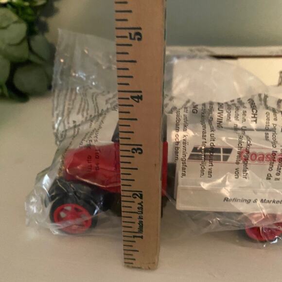 1/34 Ertl 1931 Hawkeye Tanker new in factory sealed bag. (A1) - Picture 10 of 10